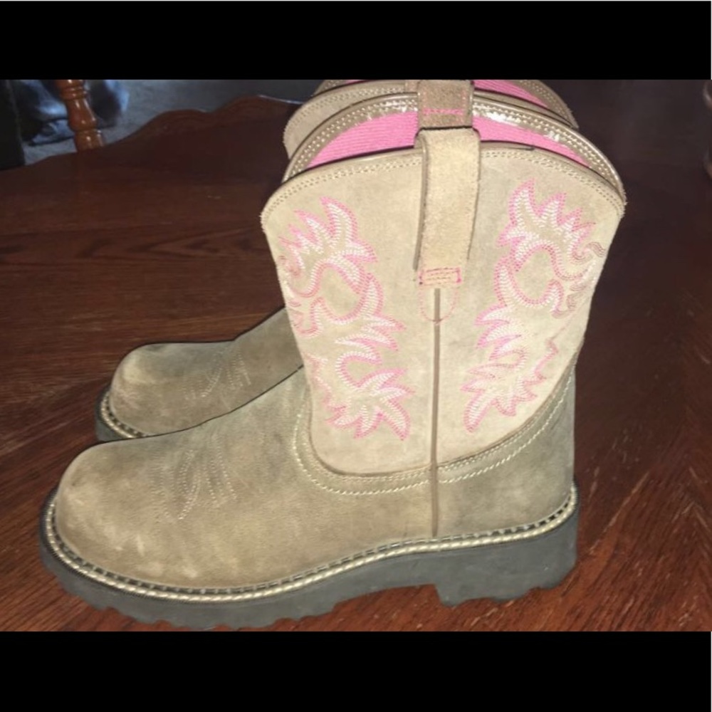 Fat baby Ariat boots